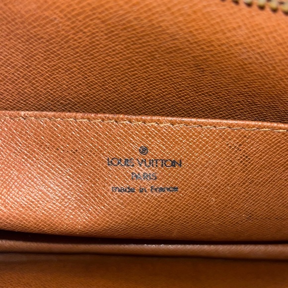 ❌SOLD❌ Louis Vuitton Cognac Brown Epi Leather Pochette Envelope Clutch EUC - Picture 12 of 17